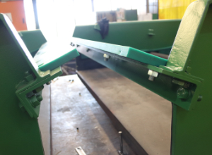 Note the fabricated bend plate bracket, on this Multotec innovation.