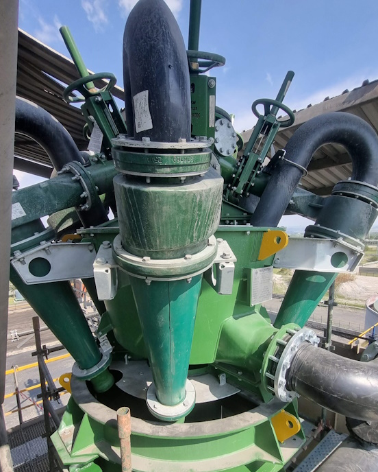 04 Multotec used the polyurethane-lined classification cyclone cluster, which is lightweight and easy to maintain.
